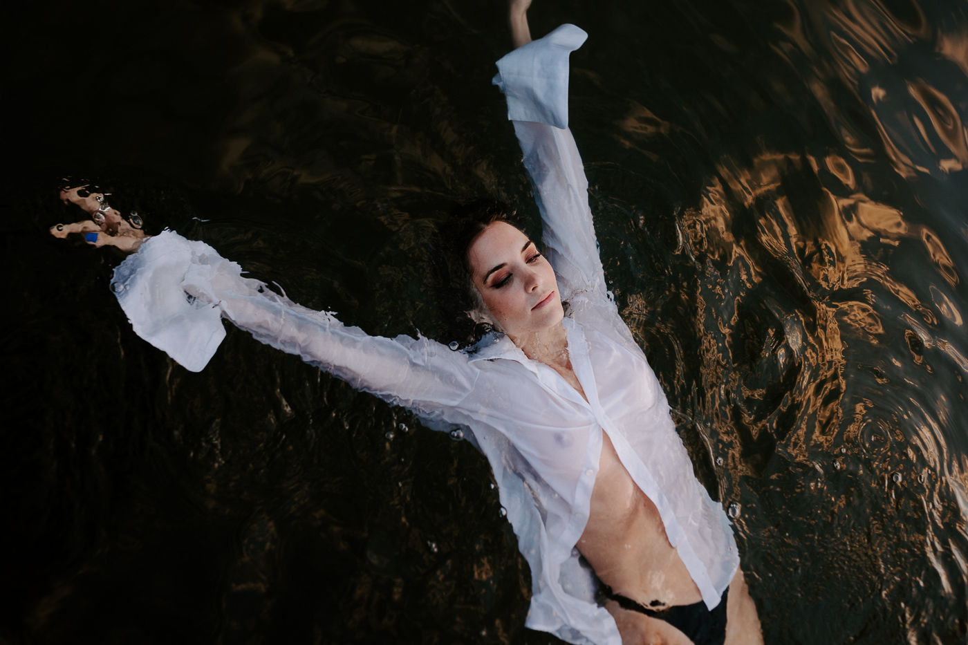 Blue Hour am Wasser: Portraits mit Nina